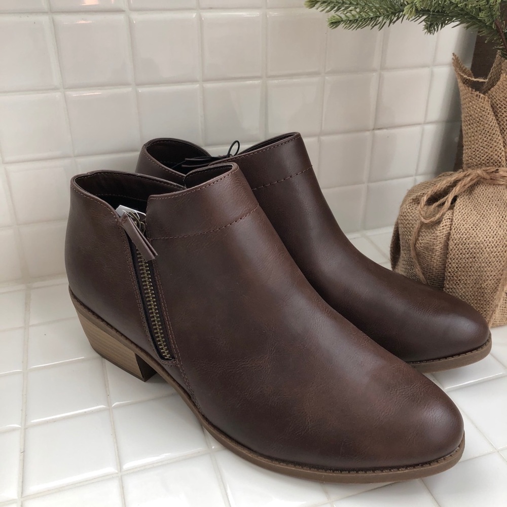 Women’s Brown boots zipper Bootie Size 11W